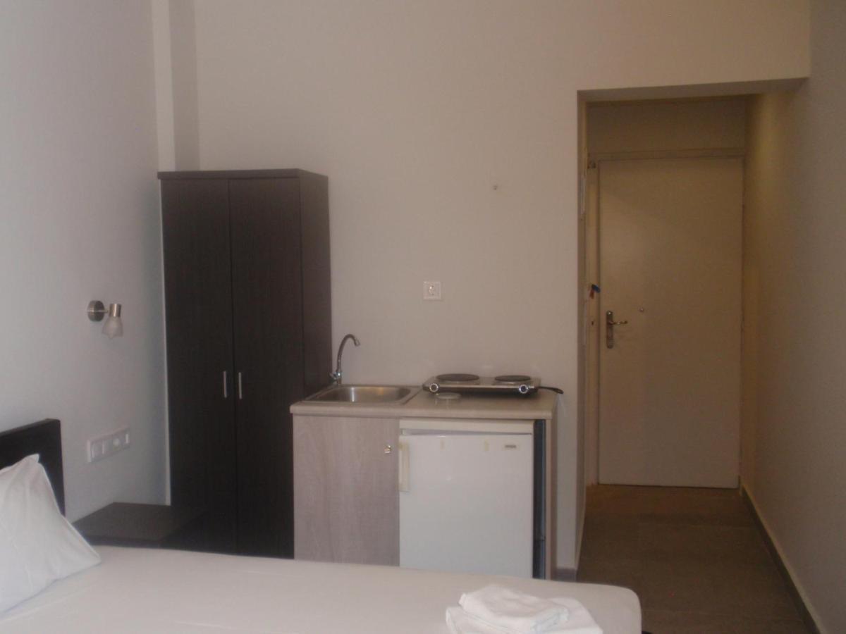 Hotel Banbus Loutra Edipsou  Buitenkant foto