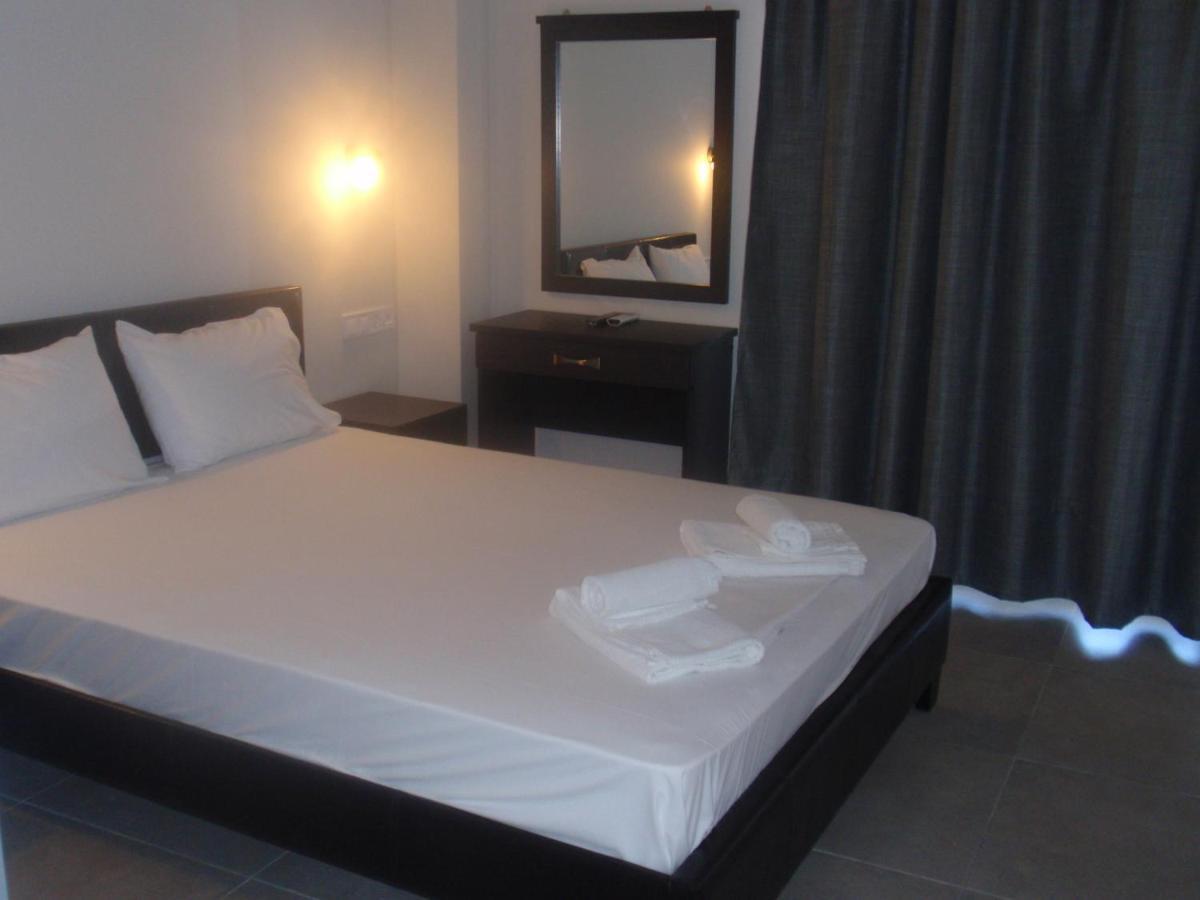 Hotel Banbus Loutra Edipsou  Buitenkant foto
