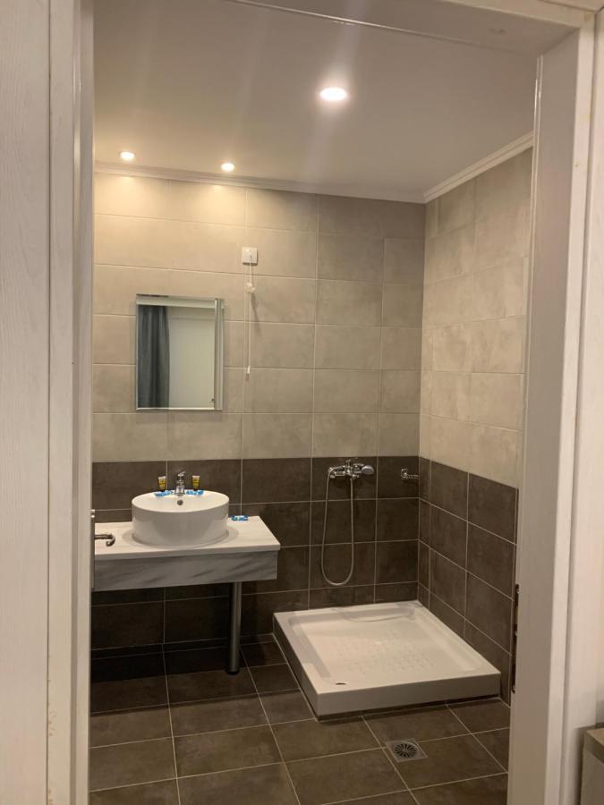 Hotel Banbus Loutra Edipsou  Buitenkant foto