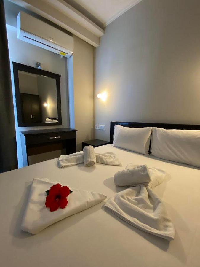 Hotel Banbus Loutra Edipsou  Buitenkant foto