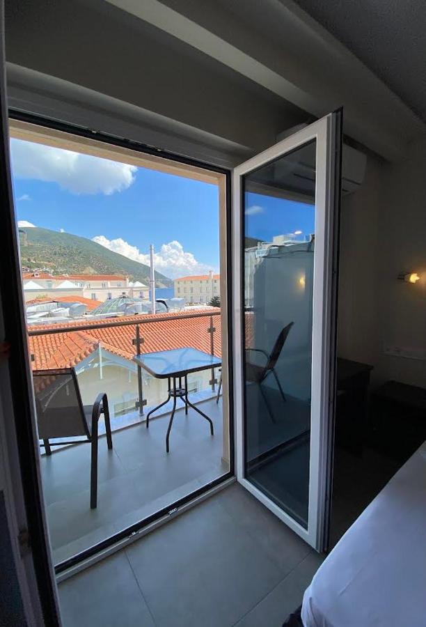 Hotel Banbus Loutra Edipsou  Buitenkant foto