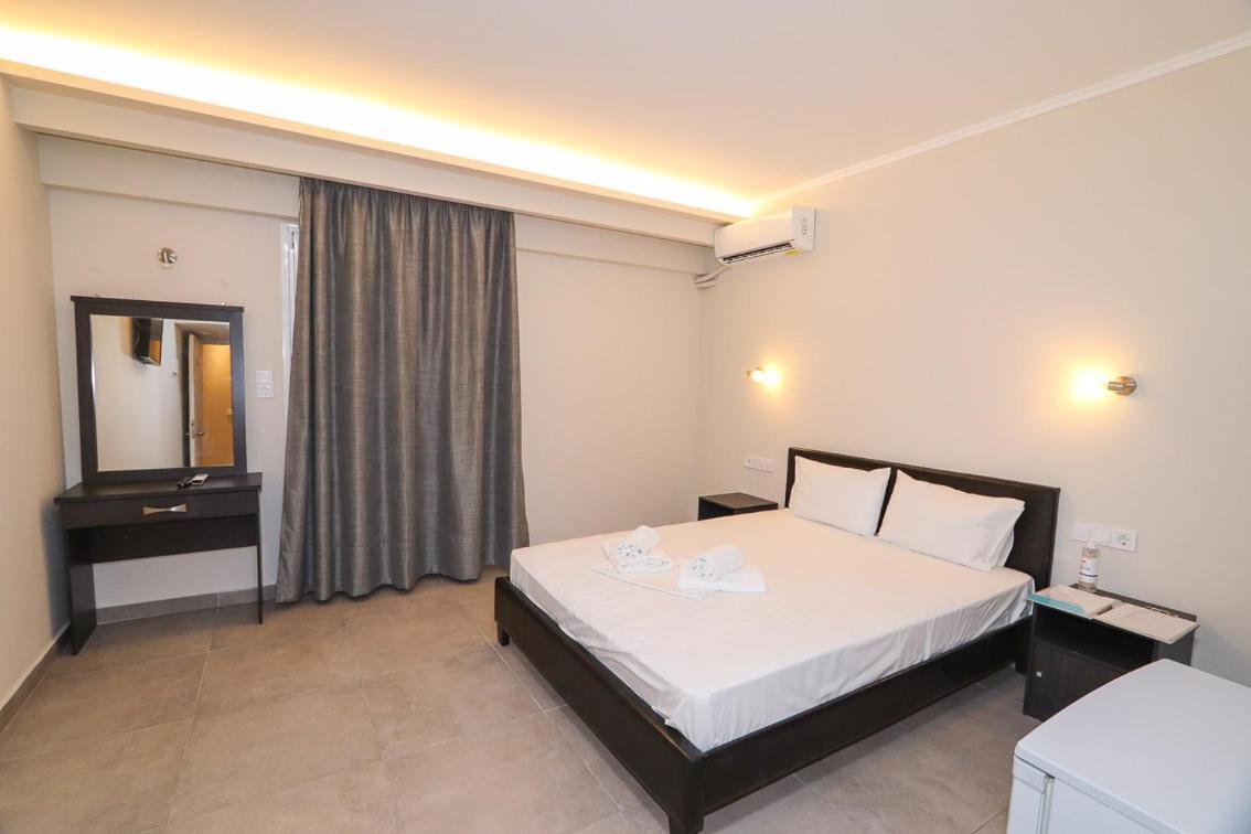 Hotel Banbus Loutra Edipsou  Buitenkant foto