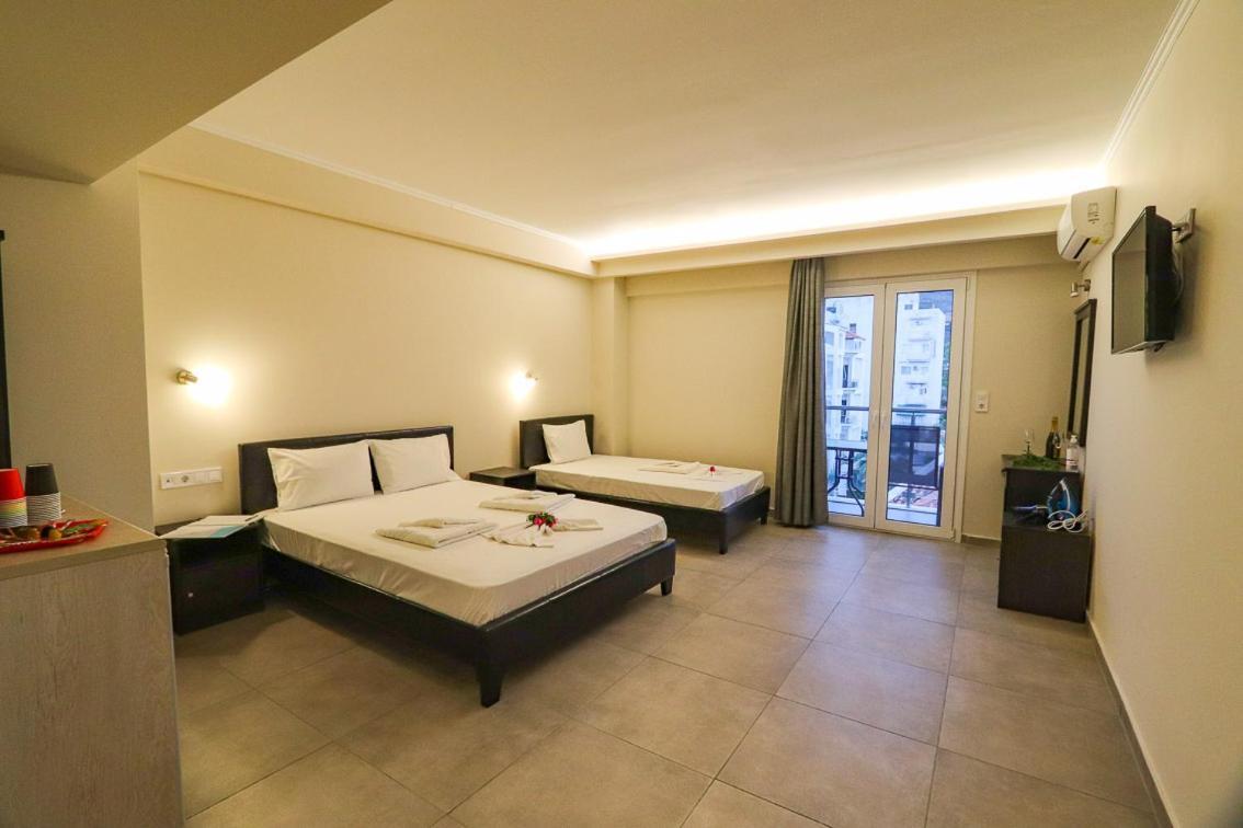 Hotel Banbus Loutra Edipsou  Buitenkant foto