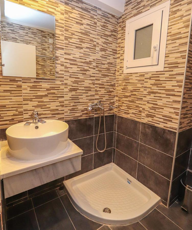 Hotel Banbus Loutra Edipsou  Buitenkant foto