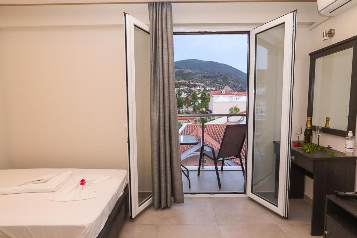 Hotel Banbus Loutra Edipsou  Buitenkant foto
