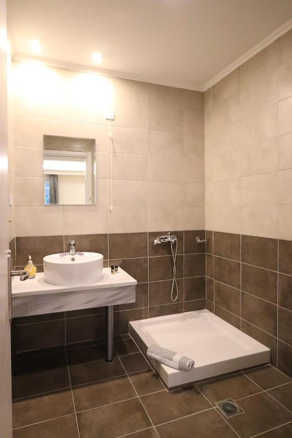 Hotel Banbus Loutra Edipsou  Buitenkant foto