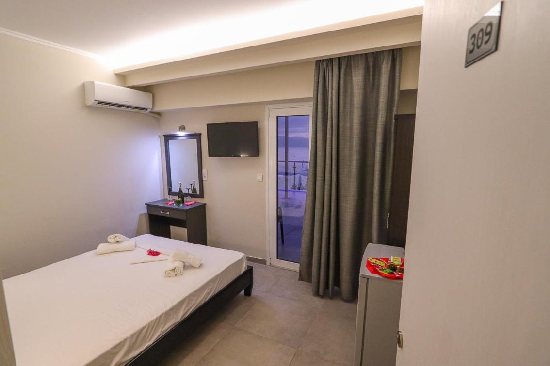 Hotel Banbus Loutra Edipsou  Buitenkant foto