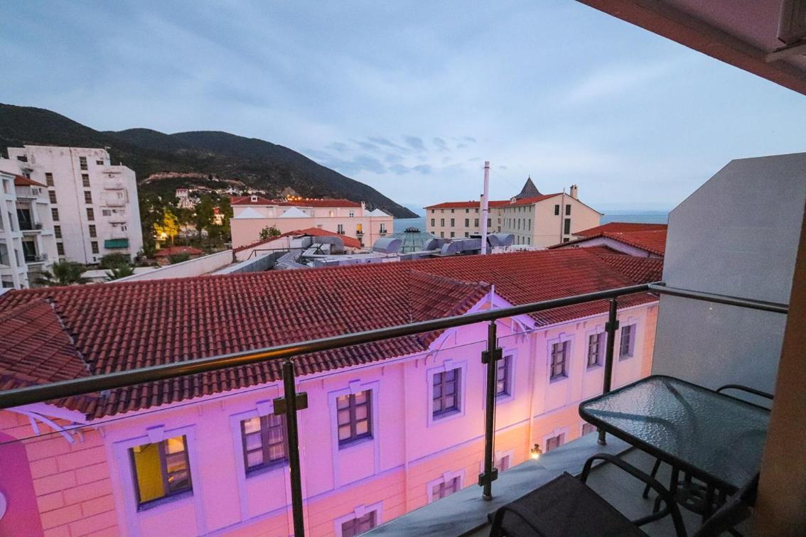 Hotel Banbus Loutra Edipsou  Buitenkant foto