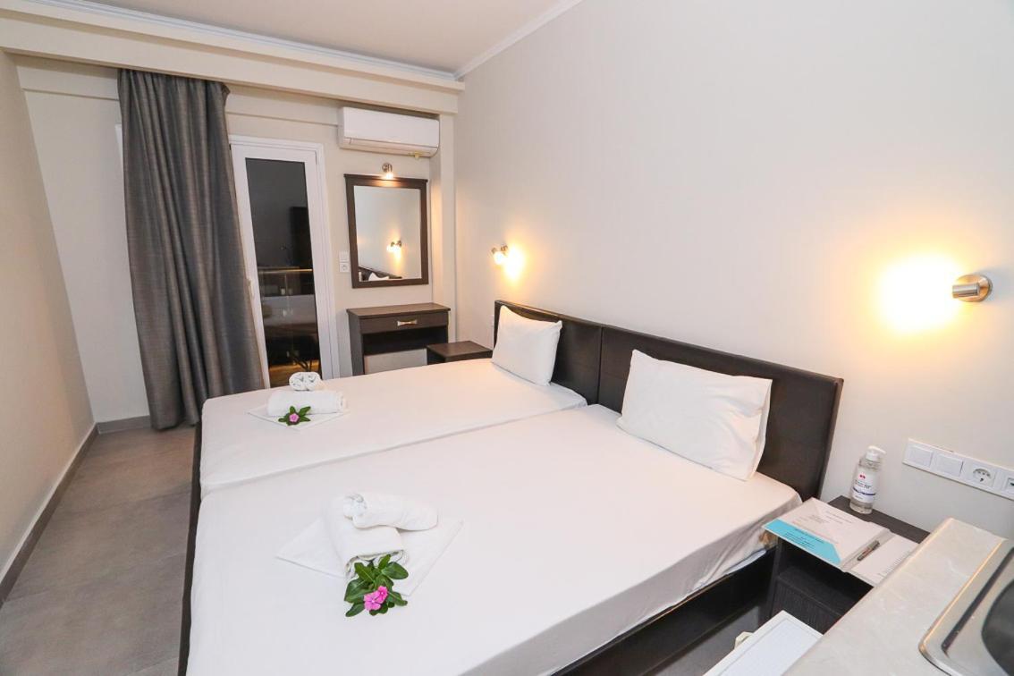 Hotel Banbus Loutra Edipsou  Buitenkant foto