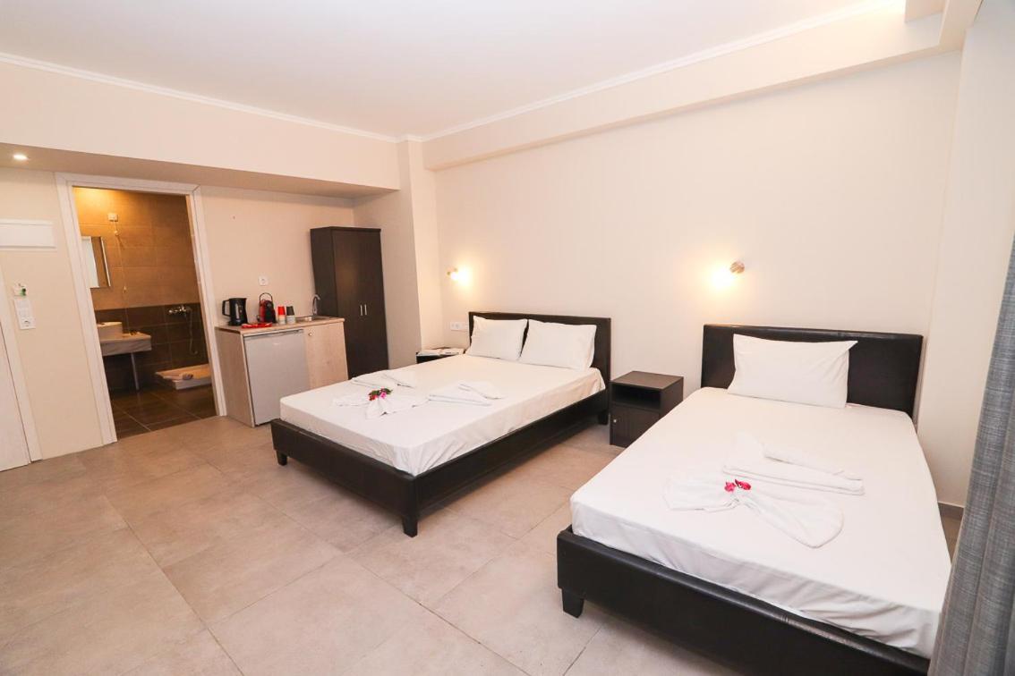 Hotel Banbus Loutra Edipsou  Buitenkant foto