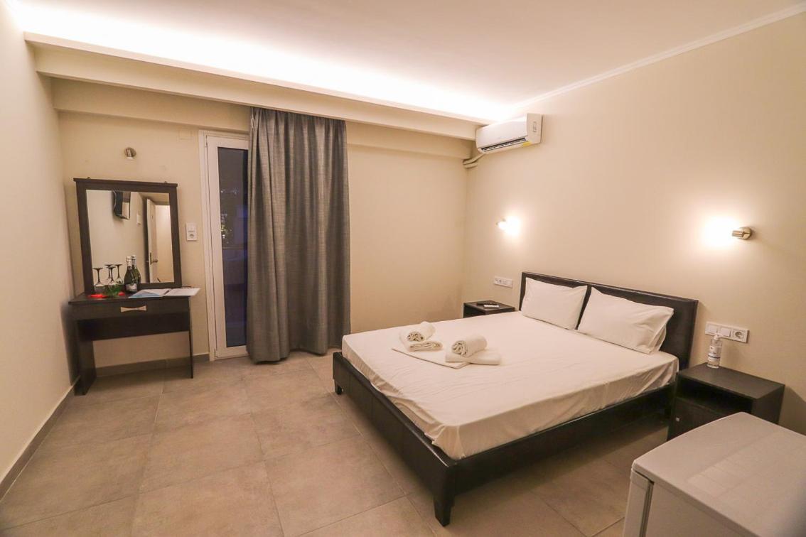Hotel Banbus Loutra Edipsou  Buitenkant foto